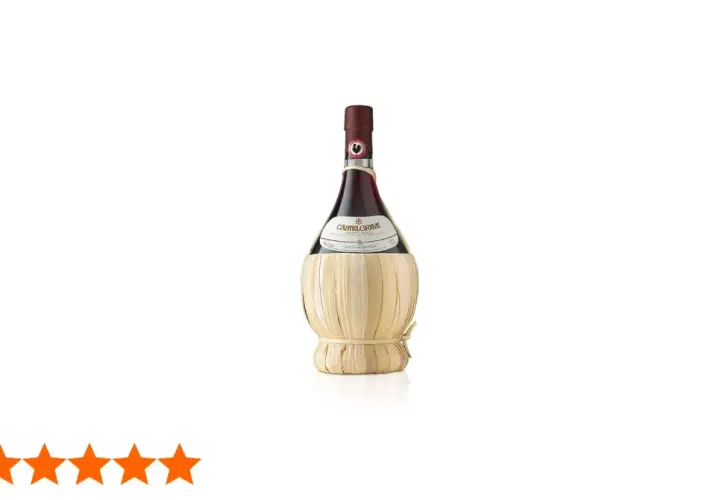 Bottiglia di Chianti Classico Castelgreve, con cestino in paglia. Un classico vino toscano.