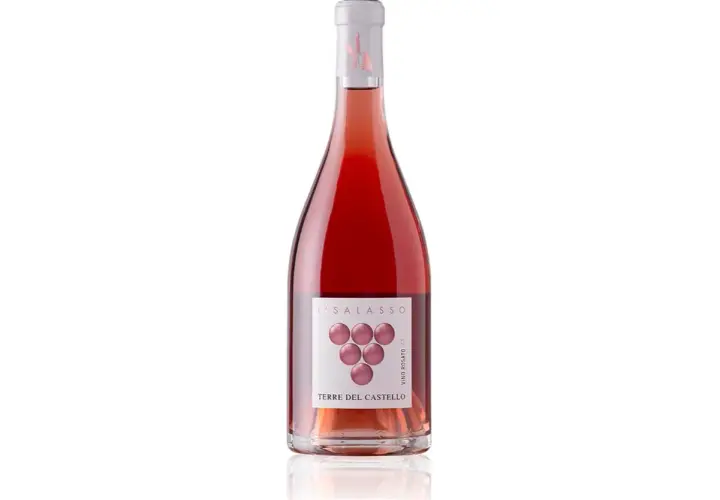 Bottiglia di vino rosato I'Salasso Terre del Castello, con etichetta bianca e grappolo d'uva stilizzato.