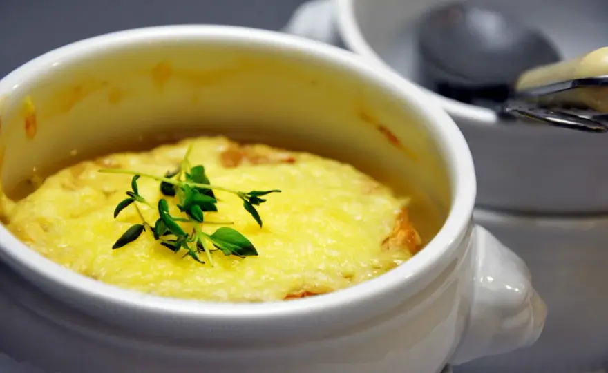 Vino per Zuppa di Cipolle - La Guida all'Abbinamento Perfetto