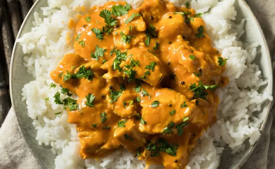 Vino per Pollo al Curry - Guida all'Abbinamento Perfetto