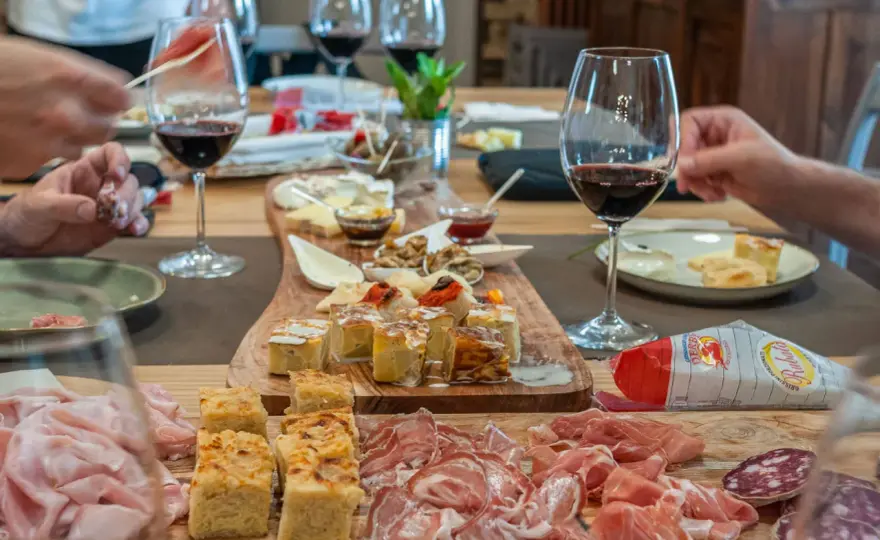 Degustazione vino e cibo in cantina - Guida completa