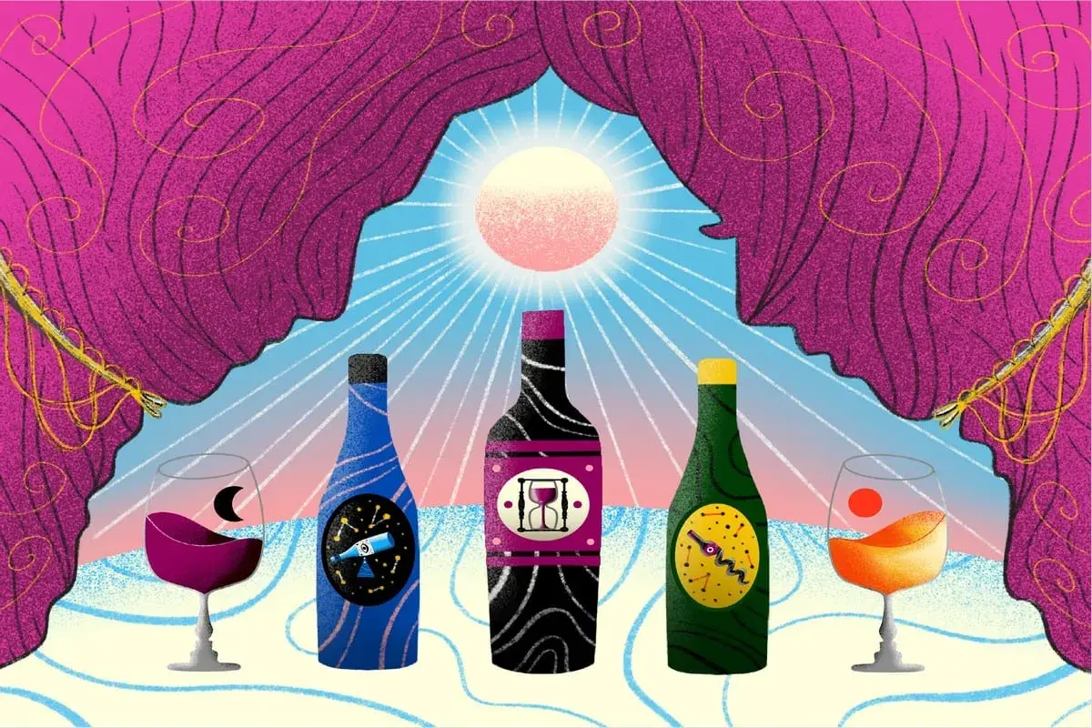 Tre bottiglie di vino e due calici, uno con luna e l'altro con sole. Un'illustrazione surreale che evoca il mistero del gambero rosso cos'è.