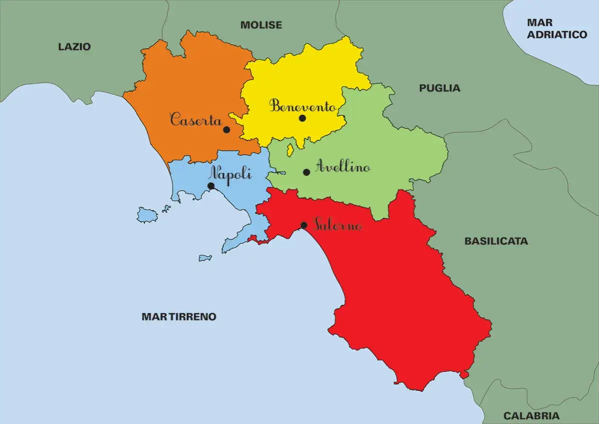 Mappa della Campania con le province: Napoli, Caserta, Benevento, Avellino e Salerno, terre di eccellenti vini tipici della Campania.